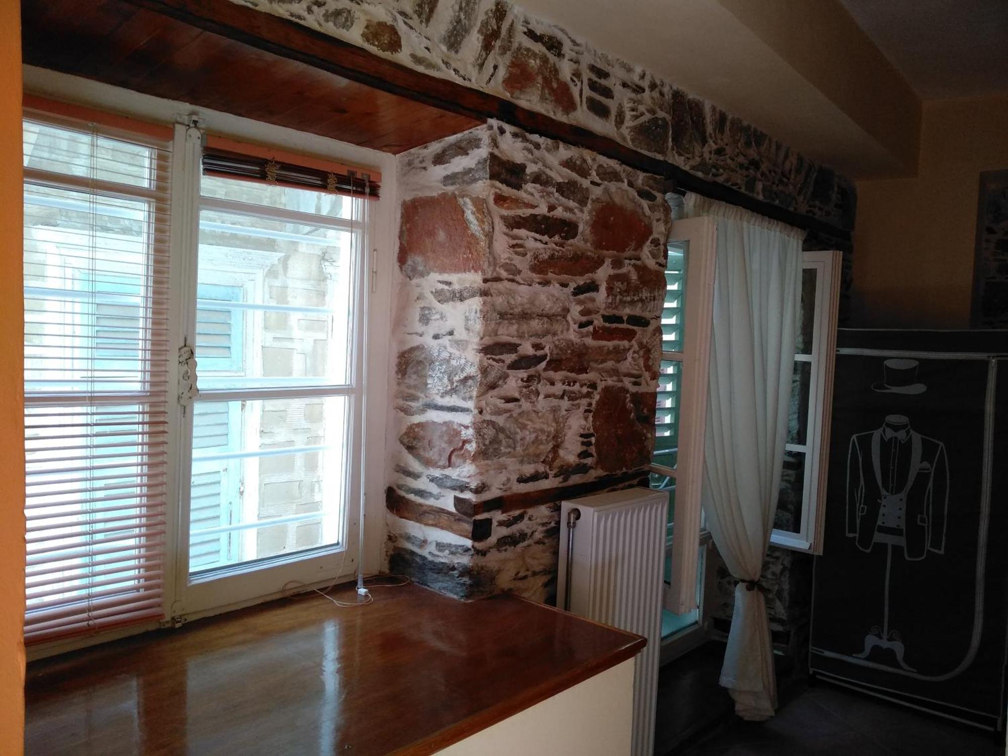 1872 Tonia, Two Level Cozy Stony