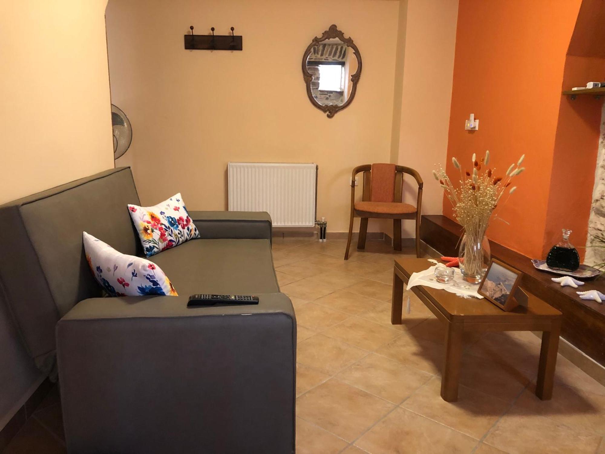 Apartment 1872 Tonia, Two Level Cozy Stony Ermoupoli
