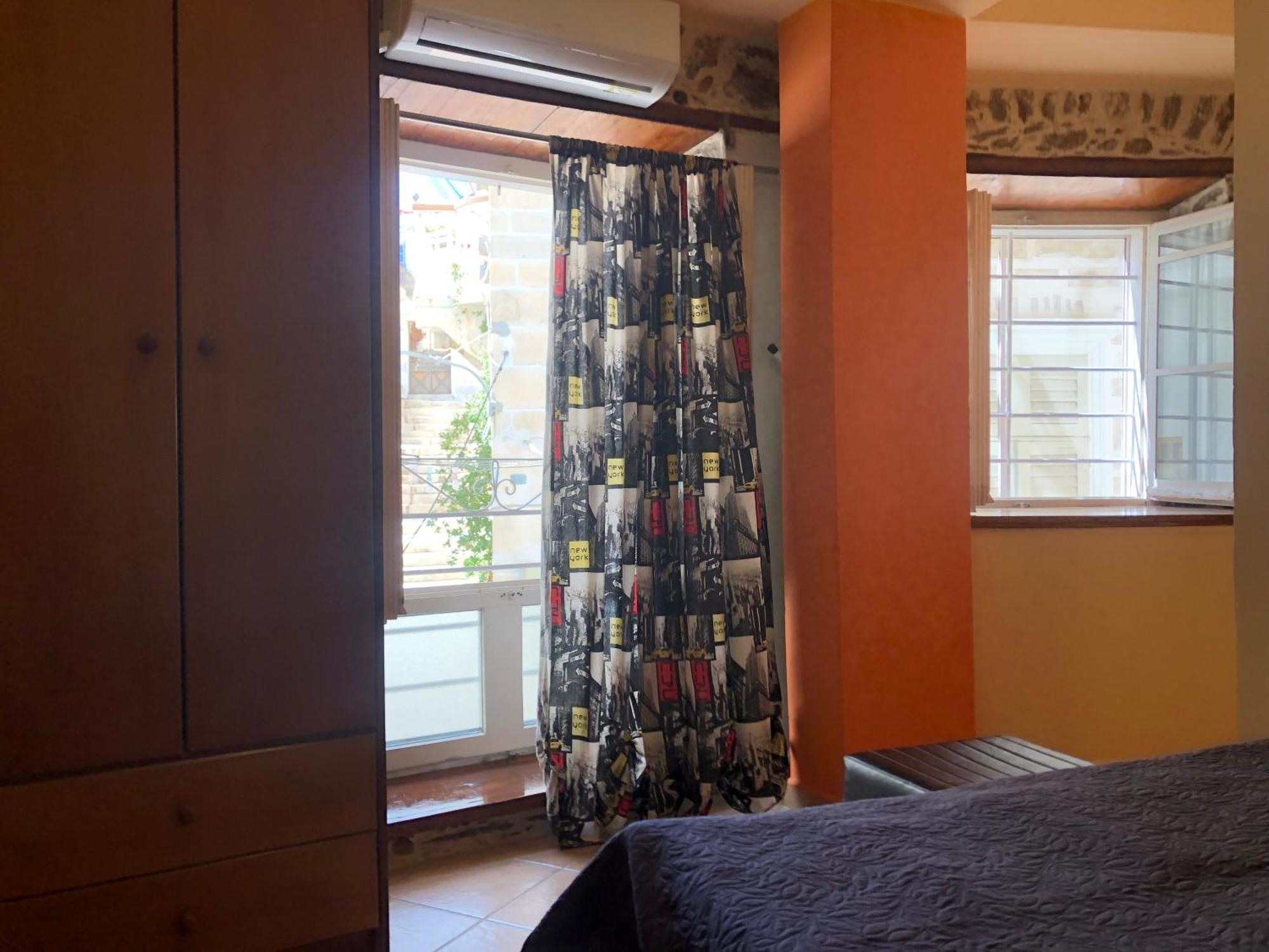 1872 Tonia, Two Level Cozy Stony *